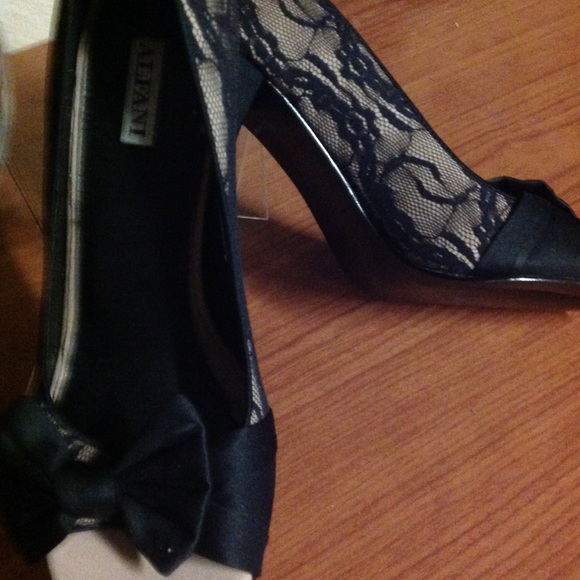 Open toe lace heels - Picture 6 of 6